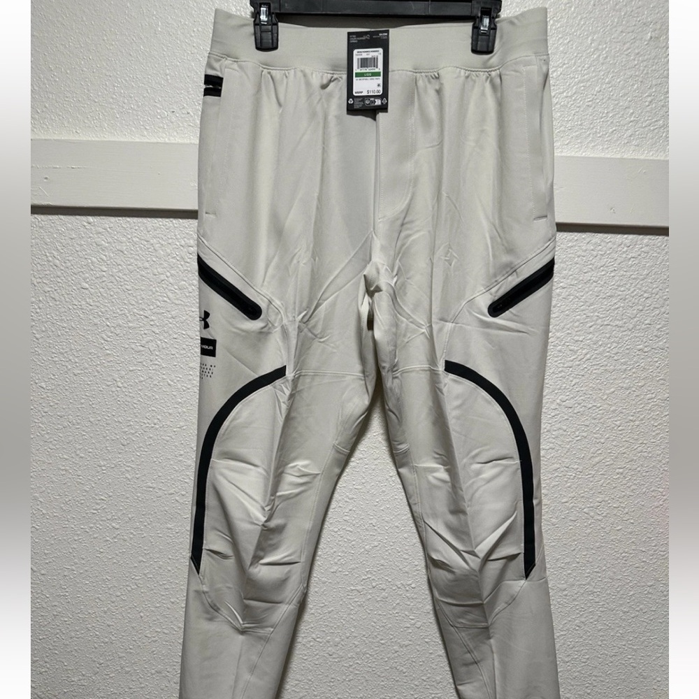 NEW Men’s Under Armour Sz L Unstoppable Cargo Pants Joggers BEIGE 1352026-110